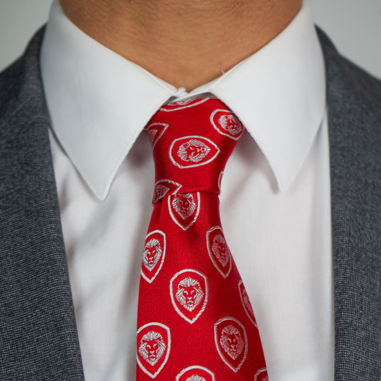 Red/white Tie